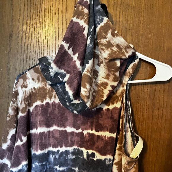 NWT Twenty Second Cold Shoulder Tie Dye Hoodie size Small - Picture 2 of 6
